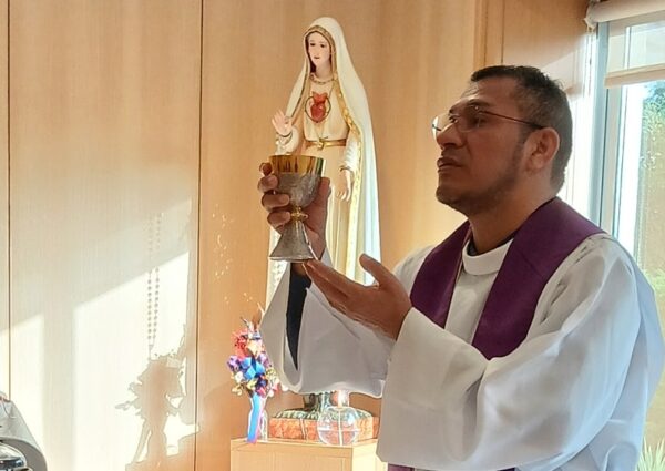 Parar, fazer silêncio, rezar